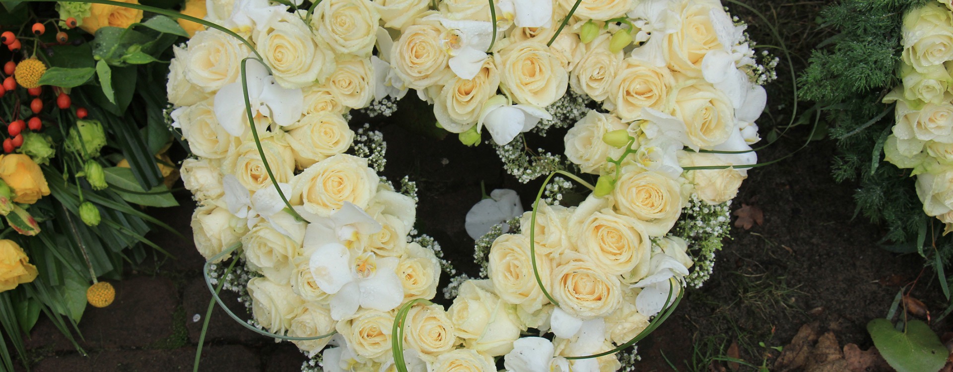 Fleurs pour obsèques et décoration florale - Cérémonial et hommage -  e-FUNERAIRE